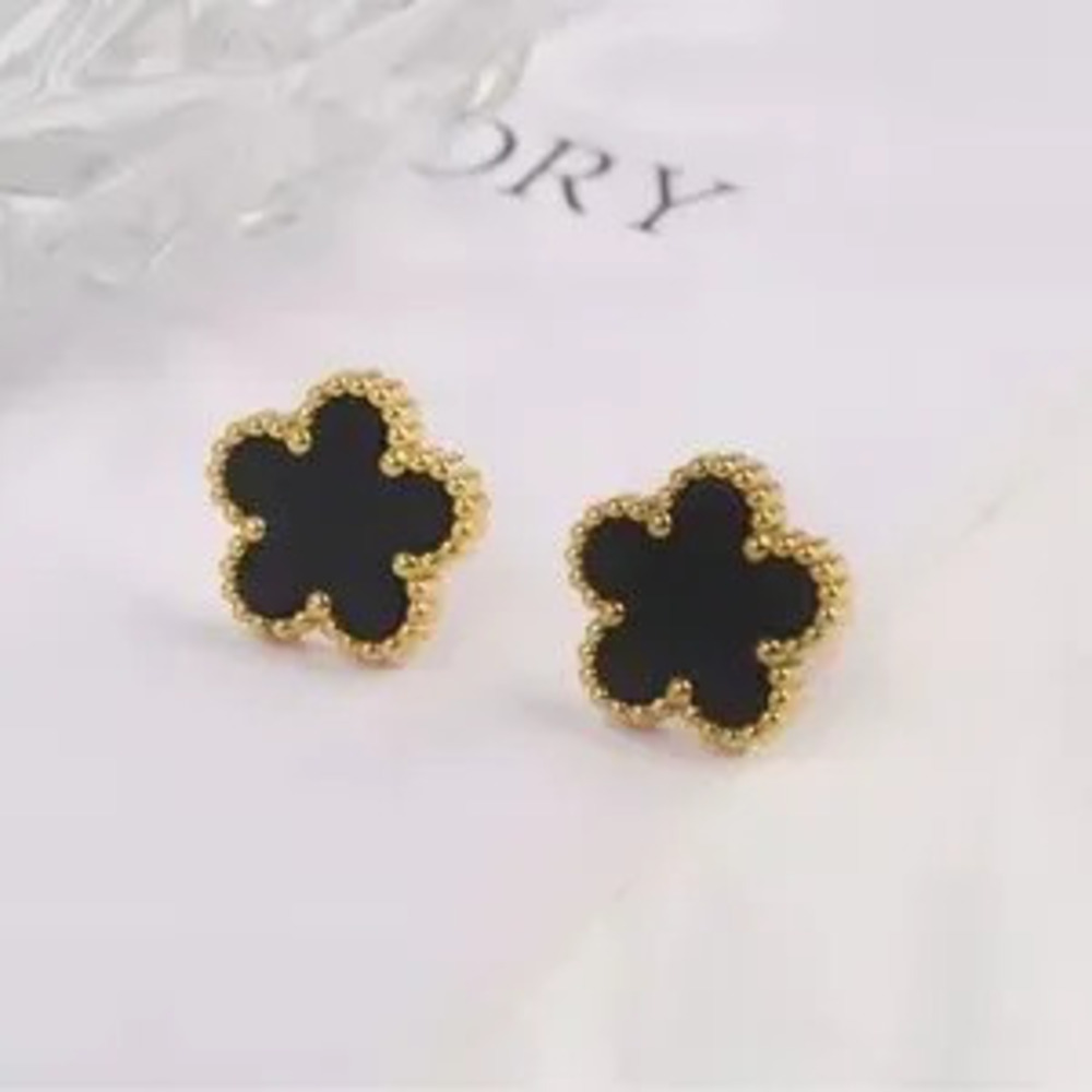 ??????? Elegant Gold and Black Flower Stud Earrings